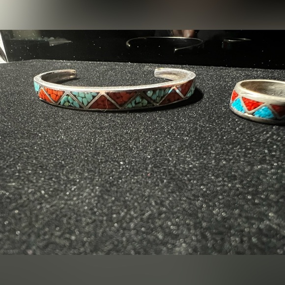 Vintage Native Zuni Sterling silver cuff bracelet and matching ring - Picture 11 of 12
